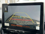 バックガイドモニター装着車は後退時の強い味方です!車庫入れや縦列駐車の際、後退操作の参考になるガイドラインをナビ画面に表示します。