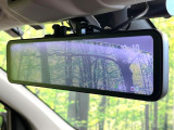【デジタルインナーミラー】後席の大きな荷物や同乗者で後方が確認しづらい時でも安心!カメラが撮影した車両後方の映像をルームミラー内に表示。クリアな視界で状況の確認が可能です!