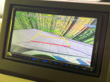 【バックカメラ】駐車時に後方がリアルタイム映像で確認できます。大型商業施設や立体駐車場での駐車時や、夜間のバック時に大活躍!運転スキルに関わらず、今や必須となった装備のひとつです!
