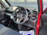 快適に運転できるドライブポジション!運転席シートリフターとシートスライドで、無理のない運転姿勢がとれます。