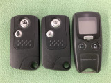スマートキーを装備しています。鍵を差し込むことなくドアロックの開け閉めと、スタートボタン操作でのエンジンスタートができます。加えて、純正リモコンエンジンスターター用の操作キーもついています。