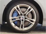 【BMWアロイホイル】軽量かつ強度に拘ったアロイホイル。走行性能ポテンシャルを引き出す設計。車の足元を引き締めてくれる大きなポイントはアロイホイルです。