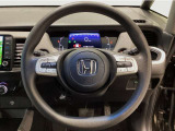 運転にかかわる様々な操作を安全に行えるように視点移動が少なく操作性に配慮されたスイッチ類が凝縮されたコクピットです。