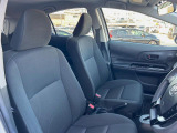運転席まわりには十分なスペースがあり、大柄な方でもゆったり運転していただける環境です。