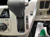 握りやすい位置のシフトレバー。