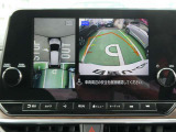 まるで空から見下ろしたかのような映像を映し出すアラウンドモニターだから、車庫入れもラクラクです!