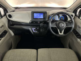室内が明るく、運転がしやすいナチュラルベージュ内装となっております。