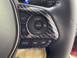 レーダークルーズコントロール(全車速追従機能付)付きです。車速に応じて追従支援してくれるので、ロングドライブも快適です。詳細は販売店スタッフまでおたずねください。