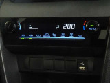 車内を快適に、オートエアコンを装備しています。