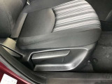 運転席シートリフター!ご自分の好きなシートポジションが取れるので運転が楽しくなりますし疲れにくいです。