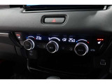 運転席と助手席の温度設定の変更が可能な左右独立タイプのデュアルエアコンです♪♪♪暑がりな人・寒がりな人も誰もが車内を快適にお過ごしいただけます♪♪♪