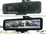 車両後方のカメラ映像をミラー面に映し出して、いつでもクリアな後方視界を確保する、インテリジェントルームミラー!