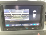 カラービジョンとガイドラインで見やすいバックモニターと障害物センサーで車庫入れも楽ちんです♪