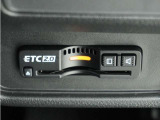 ◆ETC2.0装着◆進化したドライブ体験。料金収受システムだけだったETCが生まれ変わって、高速道路を賢く使うETC2.0に進化しました。多彩な情報サービスが便利で快適なドライブ体験を提供します。