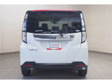 バックカメラが付いているので後方確認が非常にしやすいです。今や運転初心者も熟練者も必須装備!ついていて損はないですね♪