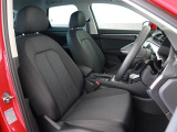 Audi車はどの車種も全てレザーハンドルです。そこにはAudiのこだわりがあり質感の高いレザーでしっかりと手に馴染み、高級感を演出します。