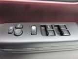 運転席のパワーウインドースイッチ部です。よく触れる場所だからこそ、使用状態があらわれますよね。ぜひこうした所もチェックしてください。