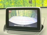 【バックカメラ】駐車時に後方がリアルタイム映像で確認できます。大型商業施設や立体駐車場での駐車時や、夜間のバック時に大活躍!運転スキルに関わらず、今や必須となった装備のひとつです!