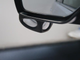 発進時、車両直前部から左側ドア側面付近を確認するために使用します。