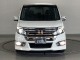 ディスチャージヘッドライト【HID】を装備していますのでとても明るく、夜間の走行や雨の日も安全・安心です。