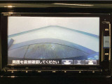 【バックカメラ】運転が苦手な方も車庫入れラクラクです!ギアをリバースに入れれば自動的に切り換わりますので、面倒な操作は不要です♪狭い駐車場もお車を傷つけず安心ですね!
