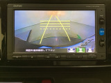 バックでの車庫入れも安心です! リアカメラが付いているバックモニター付のナビを装備しております。操作線もついており距離感も画面から確認できます。