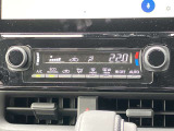 オートエアコンが付いてます!お好みの温度に設定すれば、風量を自動で調節してくれるので想像以上に便利な装備です♪