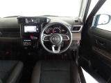 視界良好、操作しやすい運転席です。