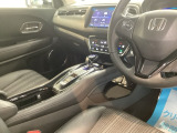 運転席周辺のスマートなレイアウトが、操作のしやすさを実現。快適なドライブをサポートします。
