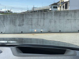 HUD: ヘッドアップディスプレイはドライバーが前方に集中できるよう、ナビや車速情報をフロントガラスに投影するシステムです。