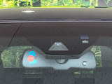 【プリクラッシュセーフティ】前方の車両等を検知し、衝突しそうな時は警報で注意を促し、ブレーキを踏む力をサポート。ブレーキを踏めなかった場合は衝突被害軽減ブレーキが作動、衝突回避をサポートします。