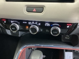 運転席/助手席シートヒーターで寒い日もすぐに温かくなり快適に過ごせます。3段階の温度調整が可能です