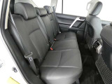 後部座席も当然、綺麗・清潔に仕上げております。内装の綺麗なお車は気持ちが良いですね。