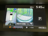 【アラウンドビューモニター】専用のカメラにより、上から見下ろしたような視点で360度クルマの周囲を確認することができます☆死角部分も確認しやすく、狭い場所での切り返しや駐車もスムーズに行えます。