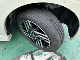 タイヤサイズは155/65R14です。日産純正アルミ装着です☆