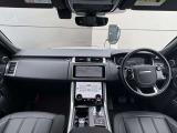 ムダのないインテリアデザインは運転席にお座りいただくと、上質なシートがお客様を包み込みます。ステアリングも握りやすい設計になっておりますのでとっさのハンドル操作も可能です。