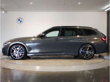 【拘りのFR】BMWが多く採用するFR車。ダイレクトでスポーティな加速感・シャープなハンドリングを実現。縦置きエンジンレイアウトにより、フラットで上質な乗り味です。