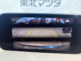 後退時に車両の後ろ側をモニター画面に表示します。車庫入れなどでバックする際に後方確認ができて便利です。車庫入れが苦手な人もこれで安心。