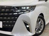 【シーケンシャルターンランプ付きLEDヘッドライト】人気の『流れるウィンカー』付きのLEDヘッドライトを装備♪高級感はもちろん、点灯時は存在感たっぷりで他車からも認識されやすく安心です。
