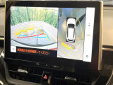【パノラミックビューモニター】専用のカメラにより、上から見下ろしたような視点で360度クルマの周囲を確認することができます☆死角部分も確認しやすく、狭い場所での切り返しや駐車もスムーズに行えます。