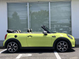 オリジナルサービスもついたMINI自動車保険も取り扱っております。MINI自動車保険にご加入いただくと、万一のトラブルを24時間365日サポートするエマージェンシー・サービスの〈プレミアム〉をご利用いただけます。