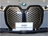 【キドニーグリル】BMWは約90年もの間、ほぼ全ての車両にひと目でBMWだと分かるこの特徴的なフロントグリルが備えられ、デザイン・アイコンとして親しまれてきました。