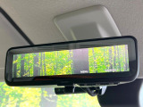 【デジタルルームミラー】後席の大きな荷物や同乗者で後方が確認しづらい時でも安心!カメラが撮影した車両後方の映像をルームミラー内に表示。クリアな視界で状況の確認が可能です!