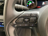 運転中、オーディオの操作をしてて、ハッとしたことはありませんか?ステアリングスイッチは、運転中でもハンドルでオーディオの操作が可能です。安全なドライブをサポートします。