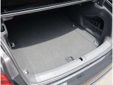 Audi正規ディーラーが高品質をお約束。高度な訓練・教育を受けたAudi専任メカニックが、100項目にもおよぶ精密な点検を実施。すべてクリアしたAudi車だけ、あなたのお手元に届けられるのです