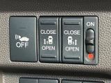 【両側パワースライドドア】スマートキーや運転席のスイッチで後席両側スライドドアの開閉が可能♪電動だから力を入れてドアを開ける必要が無く、小さなお子様でも簡単に開け閉めでき快適です♪
