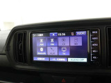 <Bluetooth>スマートフォンなどの機器と車をBluetoothで接続すると、ワイヤレスで音楽を再生できます。