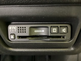ハンドルの右下にETCがついています。高速道路の料金所の通過も楽々です!。 カードの取り出しもしやすい場所についています。