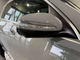 メルセデスの認定中古車「サーティファイドカー」には、最大100項目にも及ぶ点検・整備項目が設定されています>
