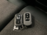 家族やパートナーと個別に持てるため、貸し借りの手間がなくスムーズに乗車できます。また、メインキーを自宅に置いたまま、もう一方をサブとして常に鞄に入れておけるため、持ち出し忘れを防げる点も便利です。